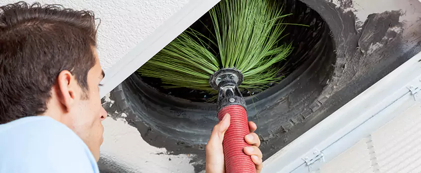 Clogged Air Duct Cleaning Process in La Prairie, QC